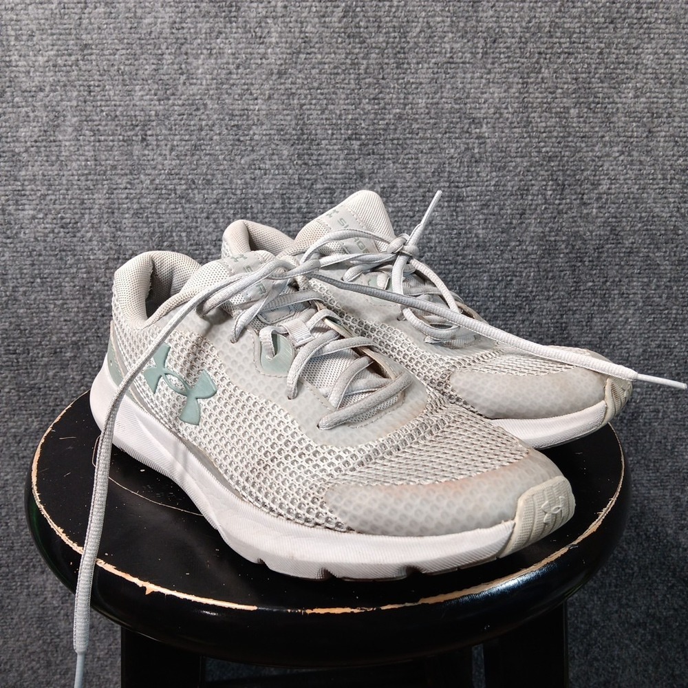 Under Armour Surge Womens 8.5 White Sneakers Running Shoes Outdoor Training